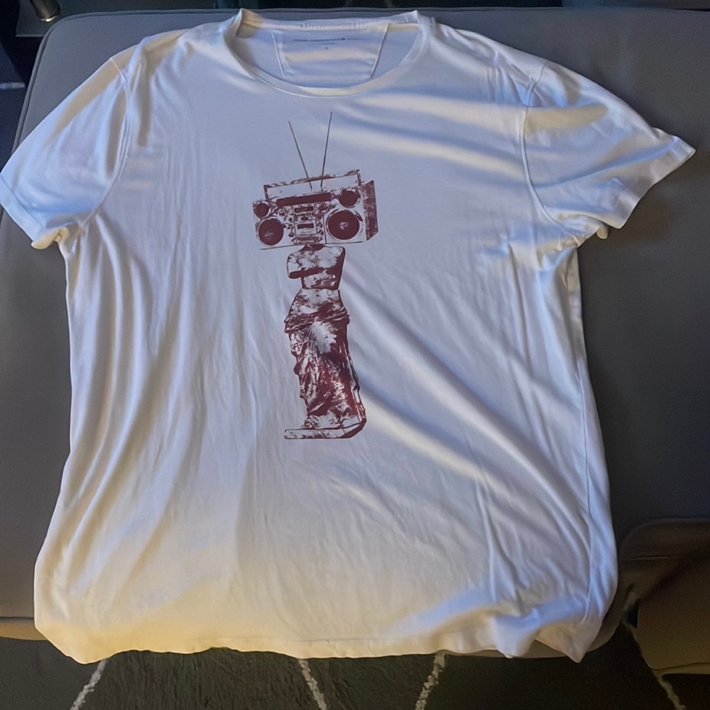 Perfect condition. Worn once or twice. No flaws or blemishes.